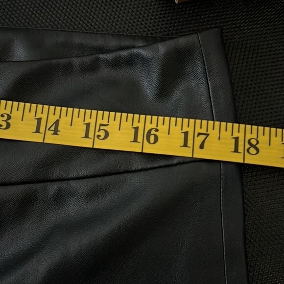 Joe’s Faux Leather Back Zip Up Leggings, Size 10 - Picture 8 of 10